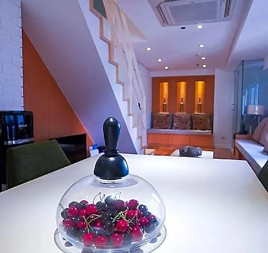 Cozy Modern Loft: Your Stylish Away From 酒店